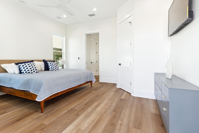 bedroom featuring recessed lighting, a ceiling fan, baseboards, visible vents, and light wood-style floors