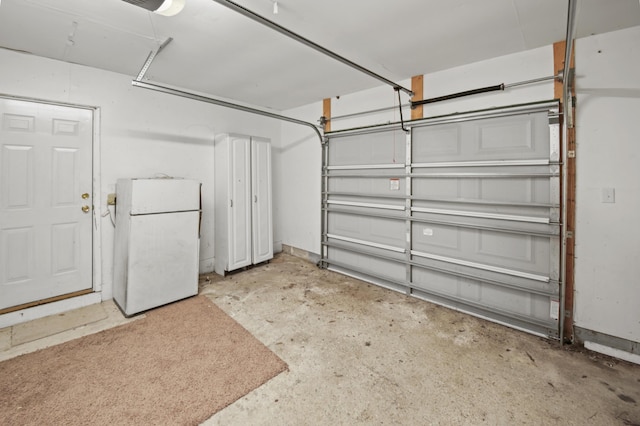 garage featuring freestanding refrigerator