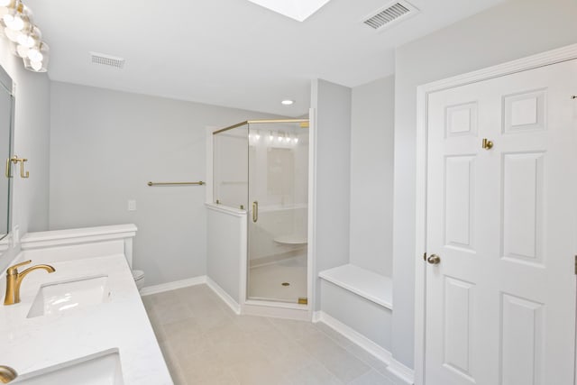 full bath featuring visible vents, a shower stall, baseboards, toilet, and a sink