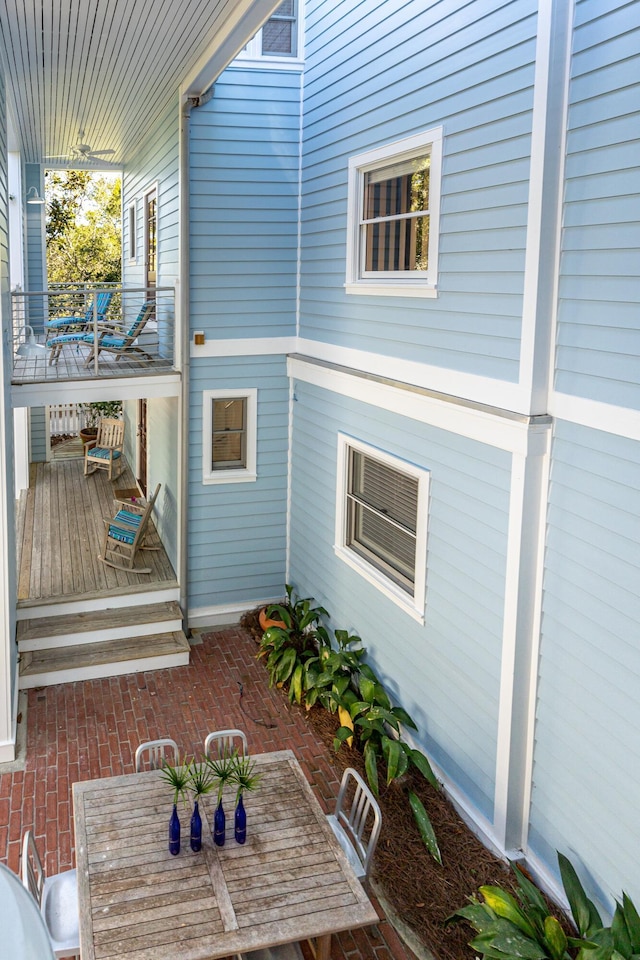 exterior space with a porch and outdoor dining area