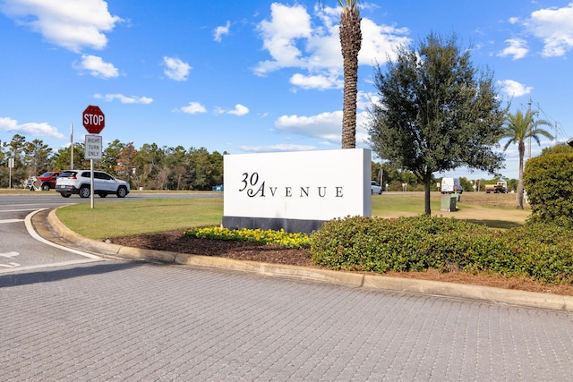 community sign featuring a yard