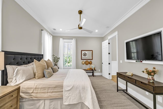 bedroom with ceiling fan, recessed lighting, visible vents, baseboards, and crown molding