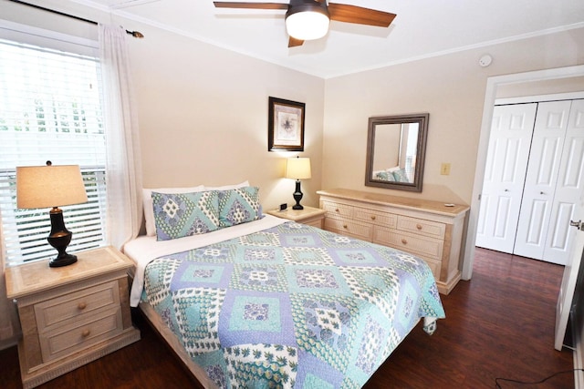 bedroom with dark wood-style floors, a closet, a ceiling fan, and crown molding