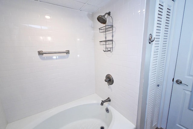 bathroom with shower / tub combination