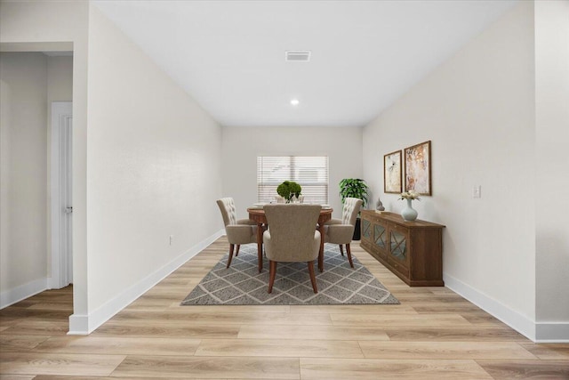 dining room with light wood-style floors, baseboards, visible vents, and recessed lighting