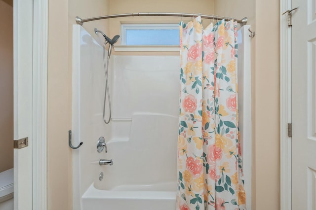 full bath featuring shower / bath combination with curtain and toilet