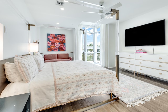 bedroom featuring ceiling fan, wood finished floors, visible vents, and recessed lighting