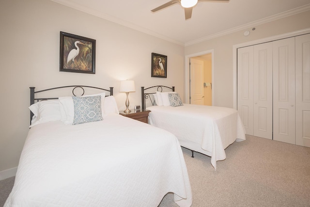 bedroom featuring light carpet, a closet, a ceiling fan, and crown molding