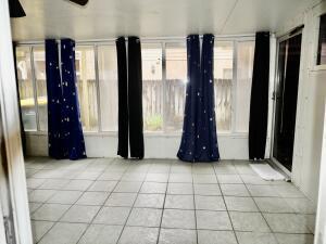 spare room featuring light tile patterned flooring