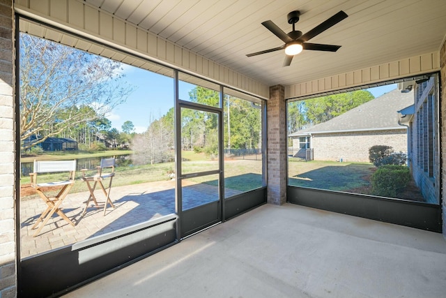 unfurnished sunroom with a healthy amount of sunlight and ceiling fan