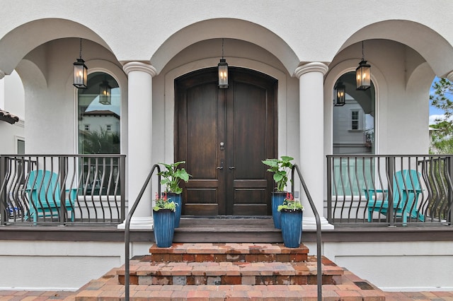 property entrance featuring stucco siding and a porch