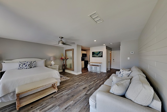 bedroom with recessed lighting, visible vents, dark wood-type flooring, ceiling fan, and baseboards