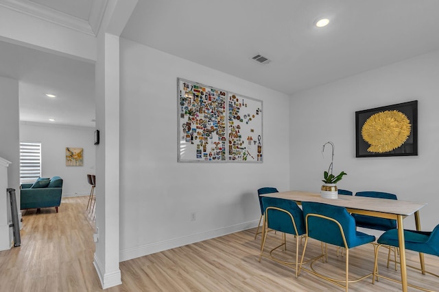 dining room with light wood-type flooring, visible vents, baseboards, and recessed lighting