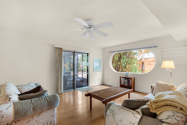 living area featuring light wood-type flooring and ceiling fan