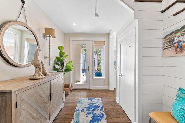 entrance foyer featuring dark wood-style flooring and recessed lighting