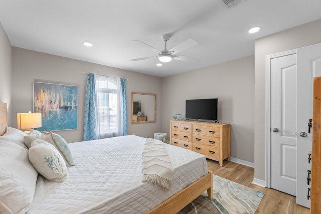 bedroom with light wood-style floors, recessed lighting, visible vents, and baseboards