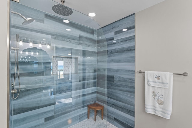 full bathroom featuring a tile shower