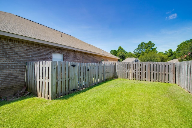 view of yard featuring a fenced backyard