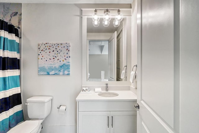 full bath featuring a shower with shower curtain, vanity, and toilet