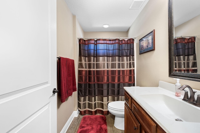 full bath with toilet, curtained shower, visible vents, and vanity