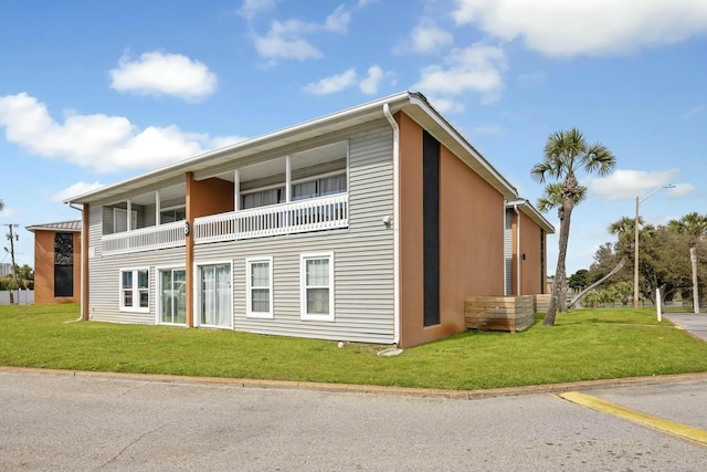 view of front of house with a front lawn