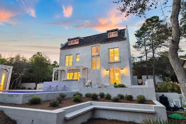 view of front of home featuring an outdoor pool, stucco siding, and a fenced front yard