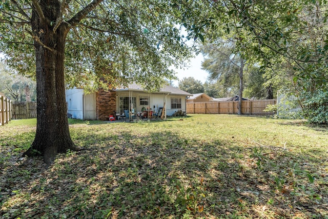 view of yard featuring a fenced backyard