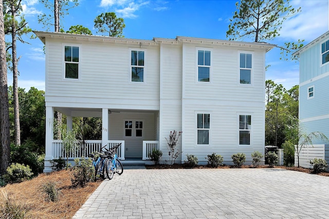 view of front of property featuring a porch