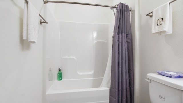 279 Tournament Ln, Freeport, FL 32439 - full bathroom with shower / bath combination with curtain and toilet