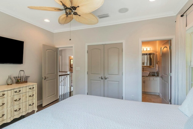 bedroom with ensuite bathroom, ornamental molding, a closet, and visible vents