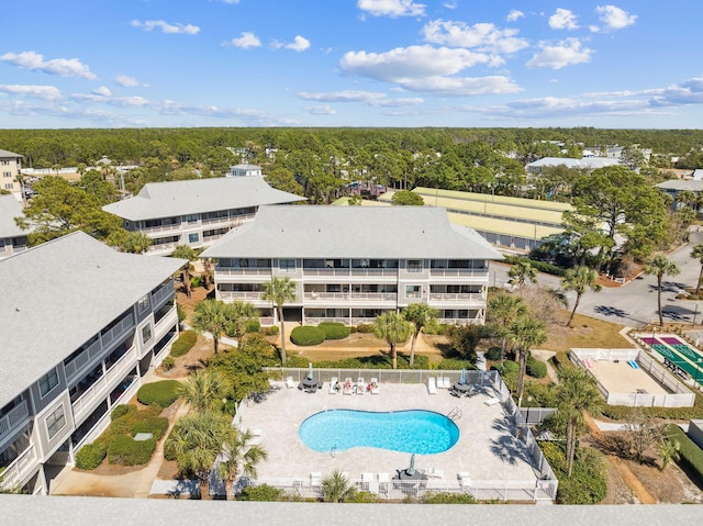 birds eye view of property featuring a wooded view