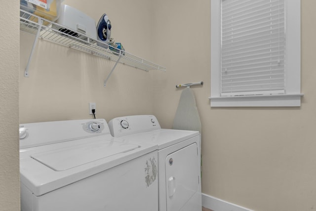 laundry room with laundry area and independent washer and dryer