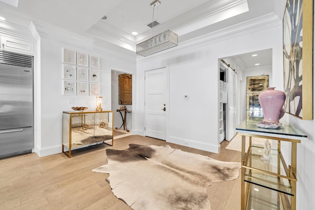 foyer with recessed lighting, visible vents, baseboards, ornamental molding, and light wood-type flooring