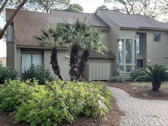 view of front of house with a shingled roof