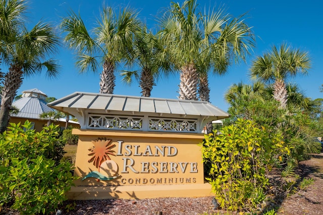 view of community / neighborhood sign