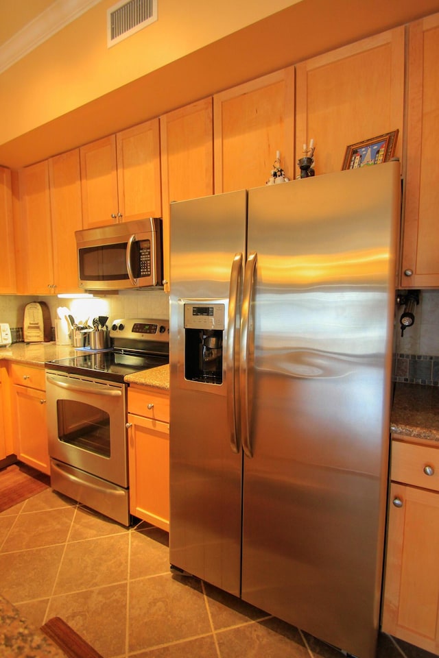 kitchen with light tile patterned floors, tasteful backsplash, visible vents, appliances with stainless steel finishes, and ornamental molding