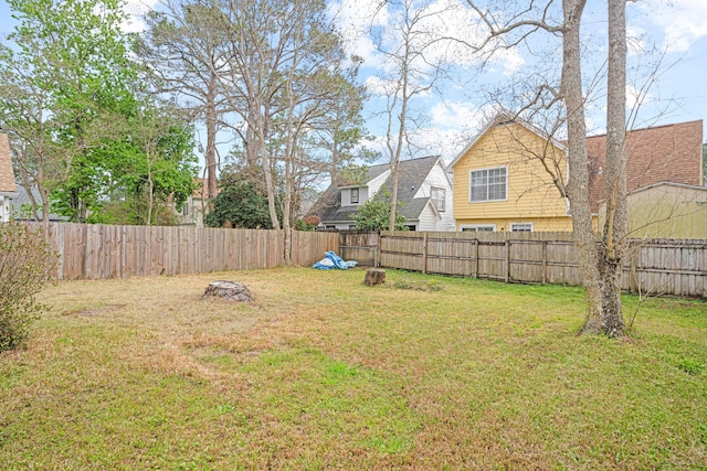 view of yard featuring a fenced backyard