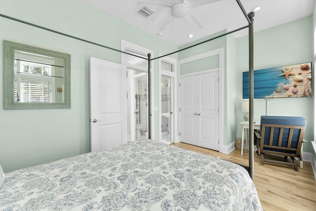 bedroom with visible vents, baseboards, a barn door, recessed lighting, and light wood-style flooring