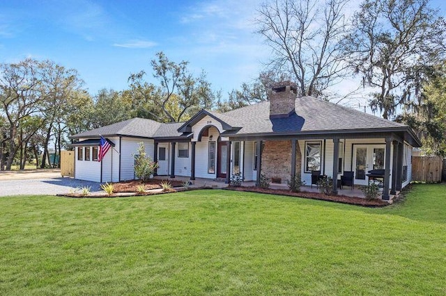 view of front of home with driveway, a porch, and a front yard