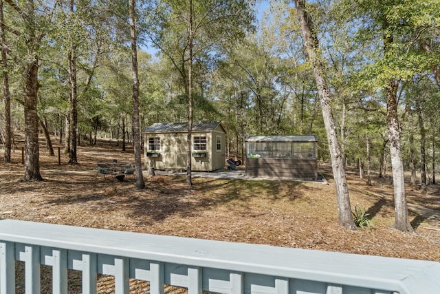 view of yard featuring a storage shed and an outdoor structure