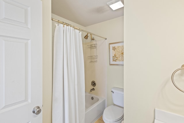 bathroom featuring toilet and shower / tub combo with curtain