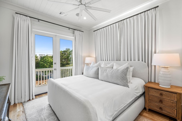 bedroom with visible vents, a ceiling fan, access to exterior, light wood-type flooring, and recessed lighting