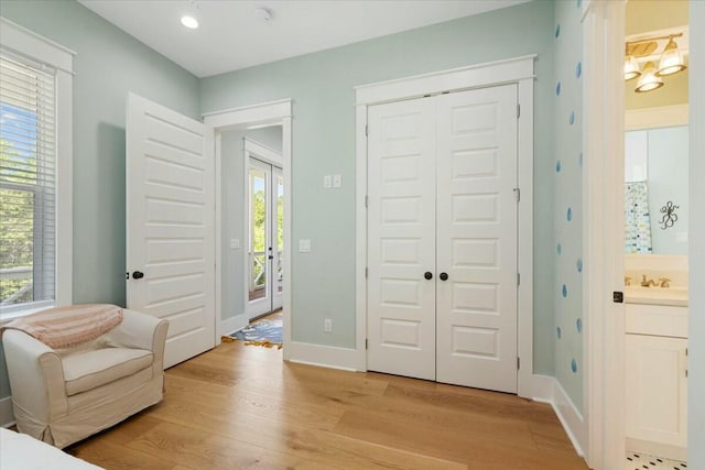 interior space featuring light wood finished floors, plenty of natural light, recessed lighting, and baseboards