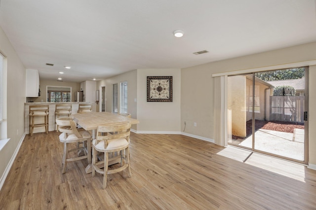 dining space featuring visible vents, recessed lighting, baseboards, and light wood-style floors