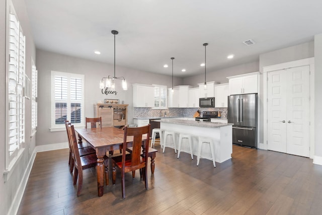 dining area featuring baseboards, visible vents, dark wood-type flooring, an inviting chandelier, and recessed lighting