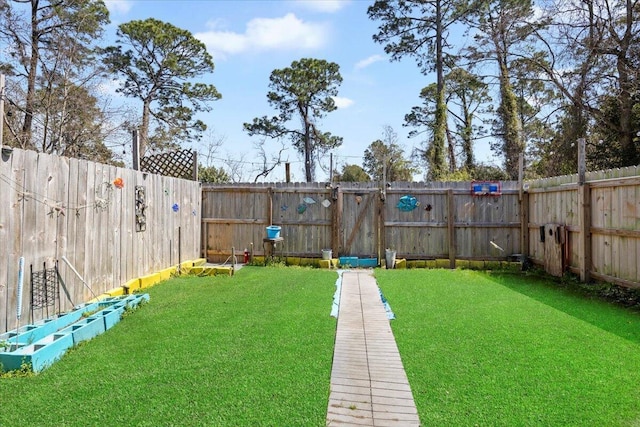 view of yard featuring a fenced backyard