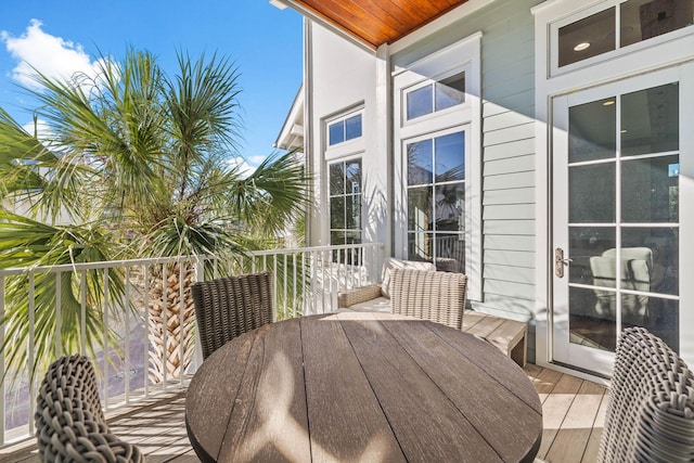 balcony with outdoor dining space