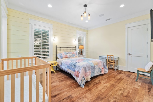 bedroom with baseboards, visible vents, wood finished floors, and recessed lighting