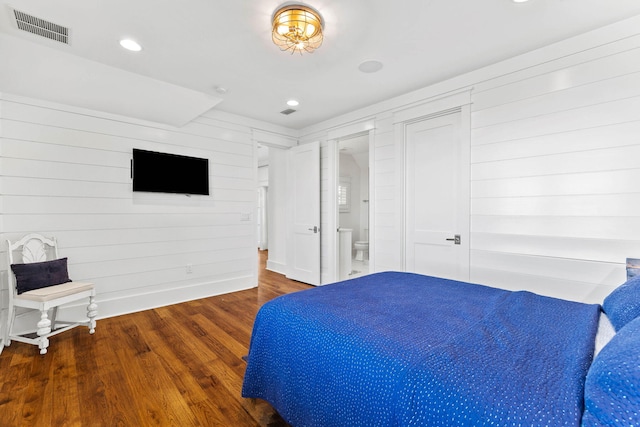 bedroom featuring recessed lighting, visible vents, connected bathroom, wood finished floors, and baseboards