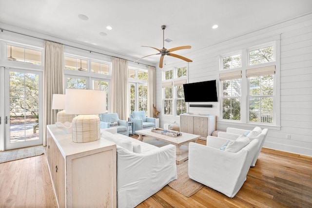 living room featuring light wood finished floors, plenty of natural light, recessed lighting, and ceiling fan